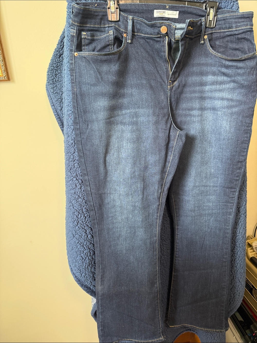 Signature by Levi Strauss Women’s Boot-Cut Jeans in Dark Blue (69)